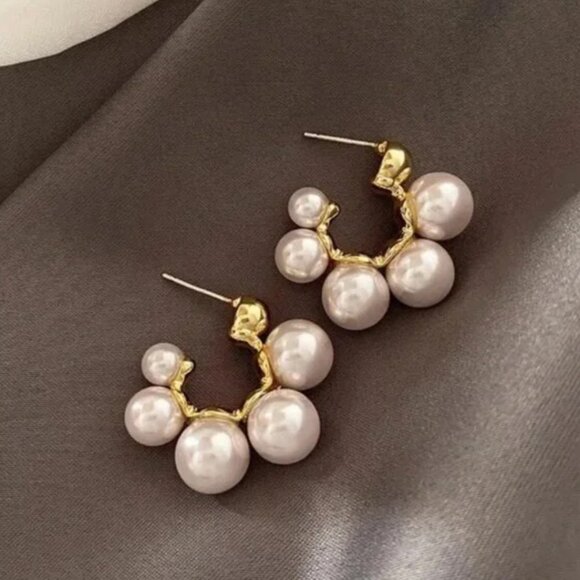 Luxury Pearl Gold Mini Hoop Statement Minimalist Dainty Earrings - Picture 3 of 6